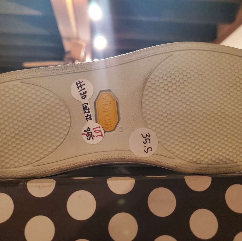 NIB sneakers - Picture 4 of 8